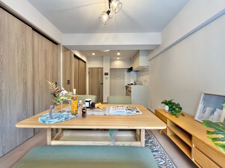 居間 飾り過ぎないシンプルな内装と偏り過ぎないデザインで統一しました。