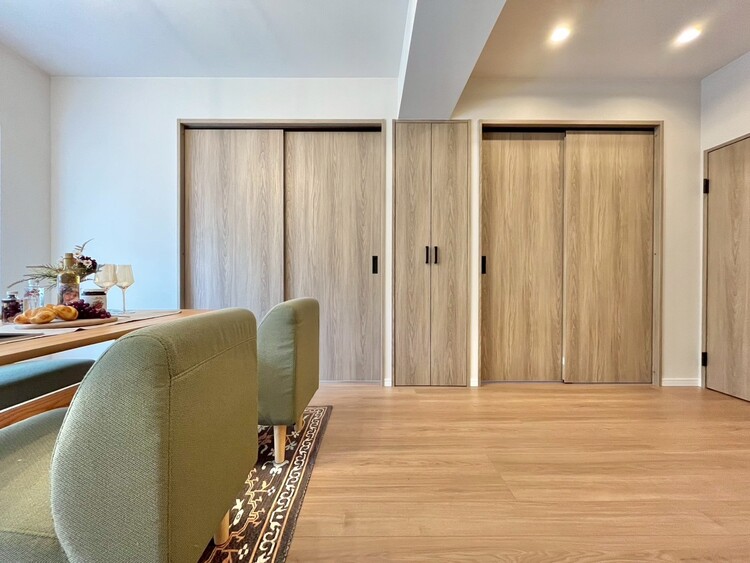 居間 快適に過ごす毎日を求めて、暮らしの中でご自身の「マイホーム」に創り上げてください。