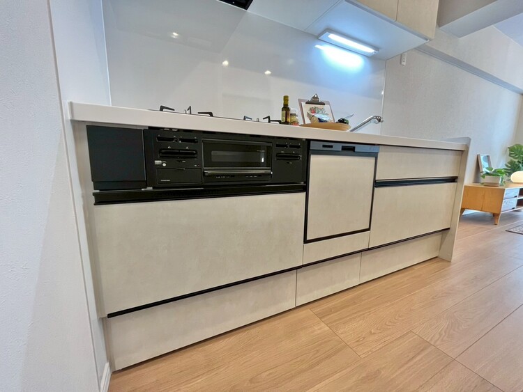 キッチン スマートな意匠と充実の機能を備えたキッチンが、暮らしにおいしい彩りを添えます。