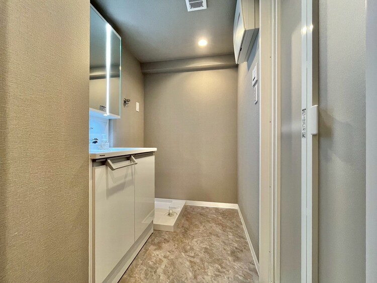 洗面 清潔感と心地よさを重視した、上質感漂うパウダールーム。