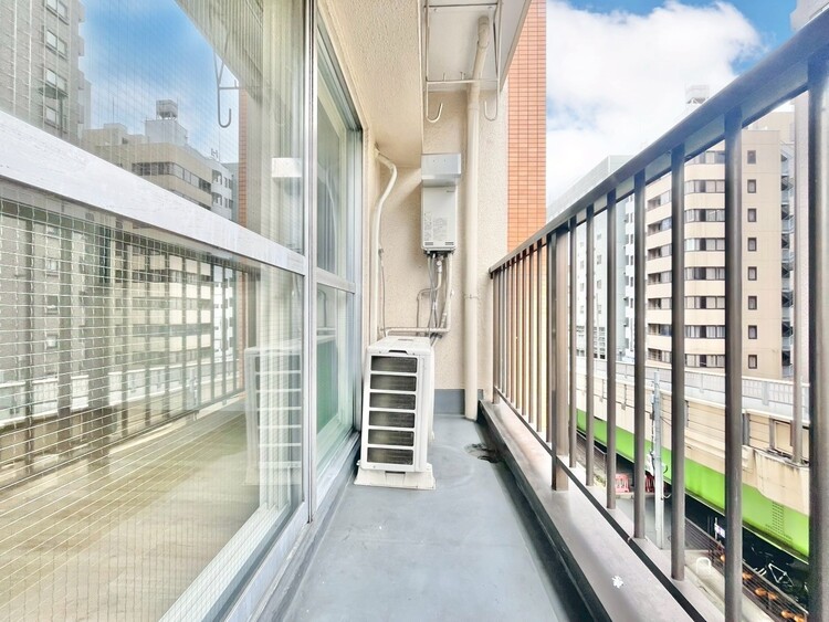 バルコニー 暮らしの中で、光と風を演出してくれるバルコニー。