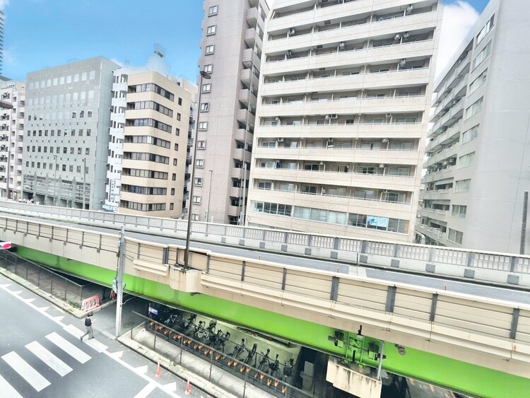 バルコニー 窓を開けると広がる青空。心をリフレッシュして日々を過ごしていきましょう。