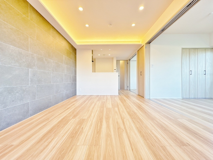 居間 忙しく過ぎゆく日常を置き去るほど、ゆったりした時間が流れるリビング。