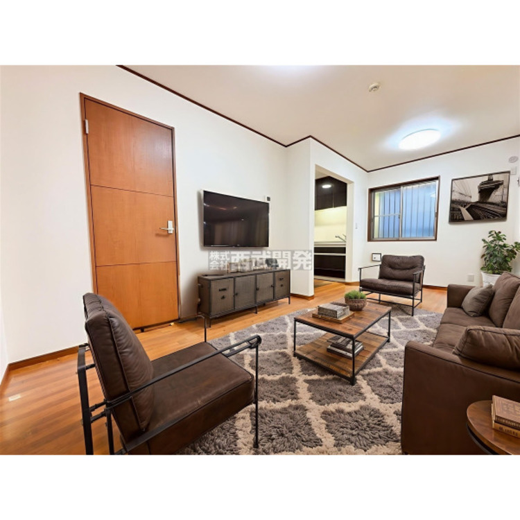 居間 【配置してある家具や小物はCGによるイメージです。】