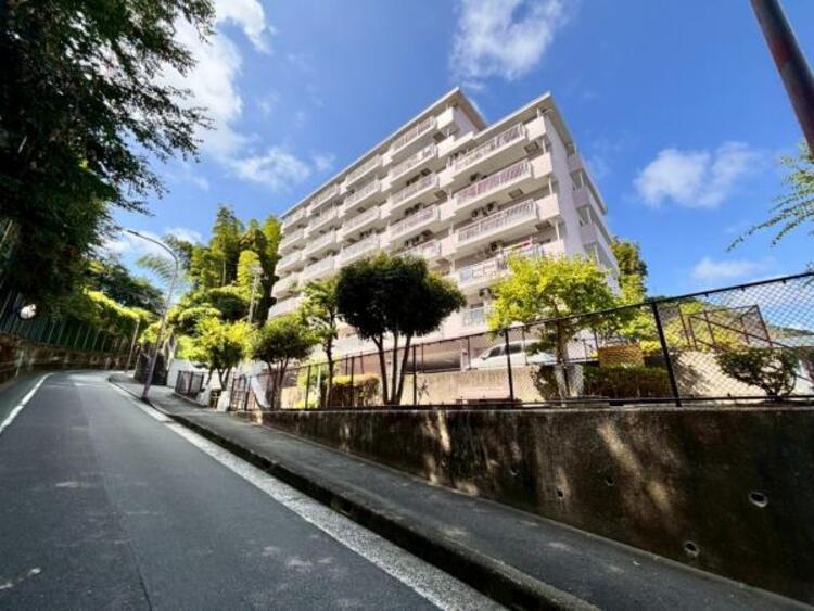 外観 それぞれが思い描く理想の「ライフスタイル」や「ライフステージ」を実現するため、住む人がいつまでも心地良さを感じ続けられる多様な住空間を創造します。