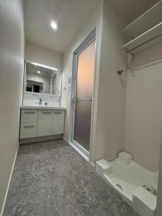 洗面 清潔感と機能性を備え、一日の始まりと終わりを心地よく演出してくれるパウダールームです。