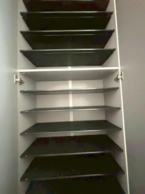 収納 シューズボックスにはご家族みんなの靴をたっぷりの収納できます。