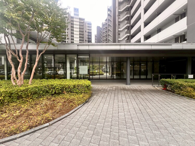 その他 上質感漂う玄関アプローチです。