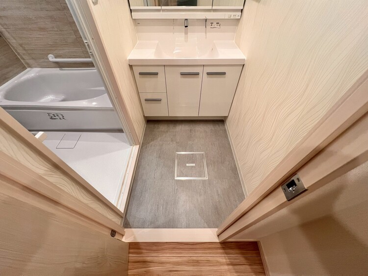 その他 十分な広さの脱衣所。