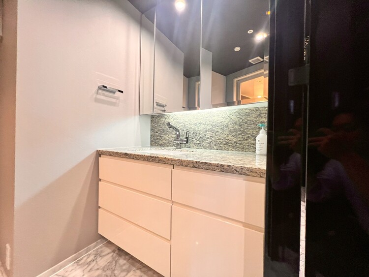 その他 清潔感を感じられる洗面化粧台。