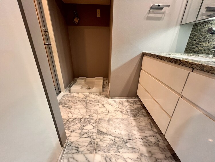 その他 十分な広さの脱衣所。