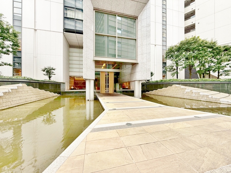 その他 上質感漂う玄関アプローチです。