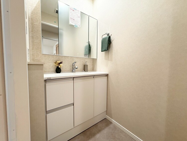 その他 清潔感を感じられる洗面化粧台。