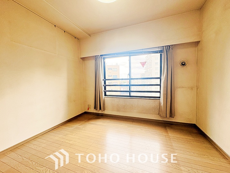 内装 【ROOM】感性を育むプライベートルームはシンプルでスマートな空間。好みの空間で読書をしたり、音楽を聞いたりと一人の時間も充実したものにできます。