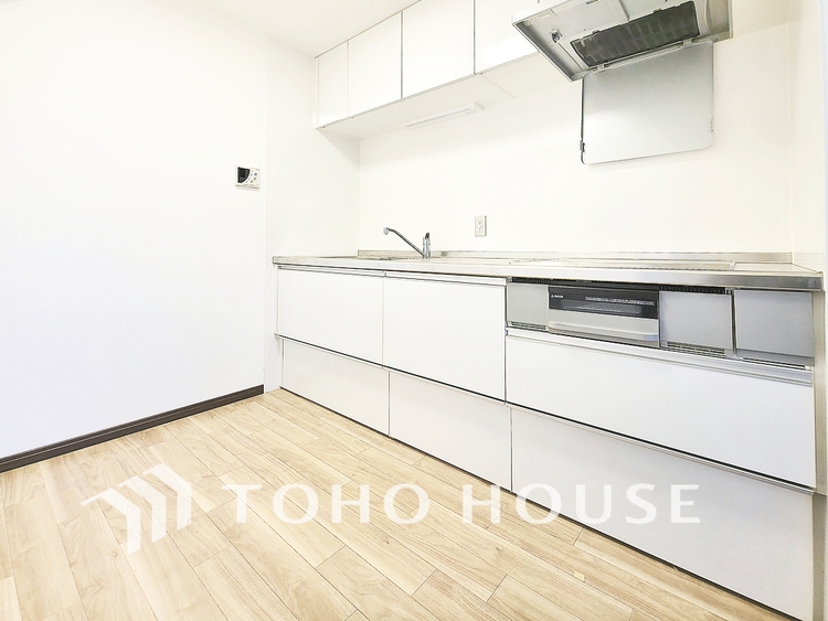 キッチン 「ヴェルドミール西巣鴨」の文字が刻まれた、重厚感のある銘板です。洗練されたデザインが、落ち着いた都心での暮らしを予感させます。