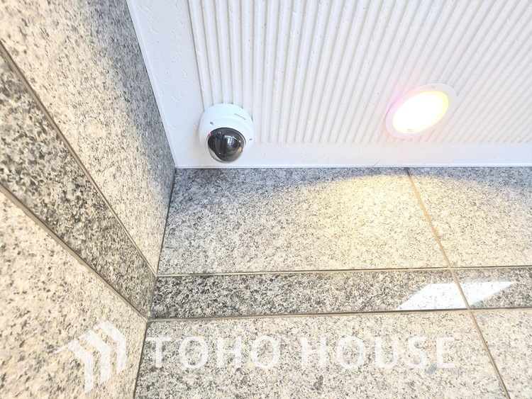 駐車場 防犯カメラがしっかりと設置されており、駐車場や駐輪場での防犯効果が期待できます。住人の安全を守るためのセキュリティが整っており、安心して暮らすことができます。