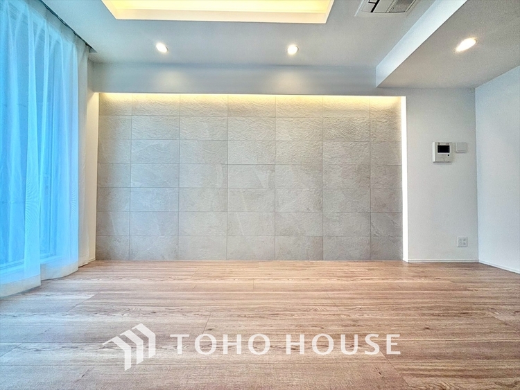 内装 叶えたかったのは落ち着きのあるナチュラルな風合い、そして開放感があるリビング。優雅な気分に浸れる幸せな時間を家族が自然と集まりたくなるこの空間で。