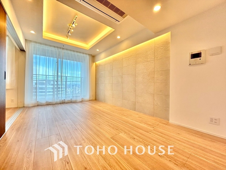 内装 ここはみんなが集い、食事と楽しい会話が始まる場所。話に夢中になりすぎて、ついつい時を忘れ、夜半過ぎになってしまう。そんな束の間の幸せを感じさせてくれます。