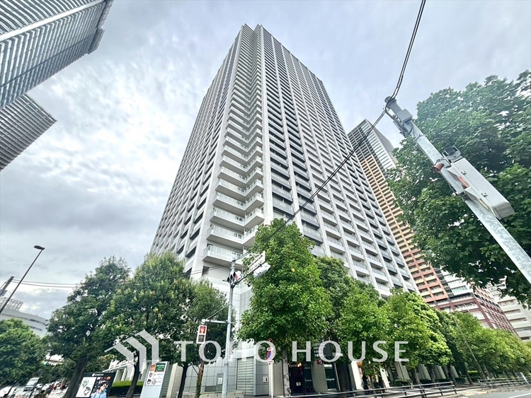 外観 漂う上質な空気感、マンションに入れば「おかえりなさい」と笑顔で迎えてくれるエントランス。最良の心配りを感じるマンションでした。