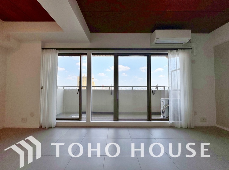 内装 ◆瀟洒な空間◆落ち着きのある彩が見事に調和させた瀟洒な空間を演出。ここに集まる家族の会話と笑顔が絶え間なく続く幸せな空間。