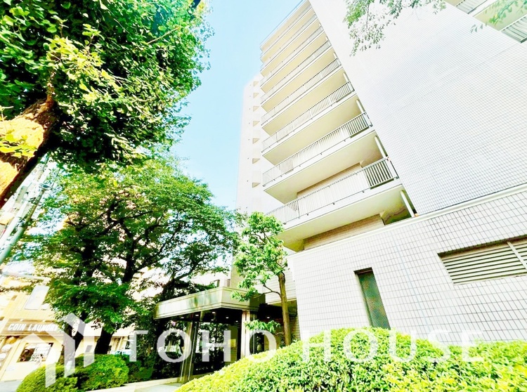 外観 漂う上質な空気感、マンションに入れば「おかえりなさい」と笑顔で迎えてくれるエントランス。最良の心配りを感じるマンションでした。