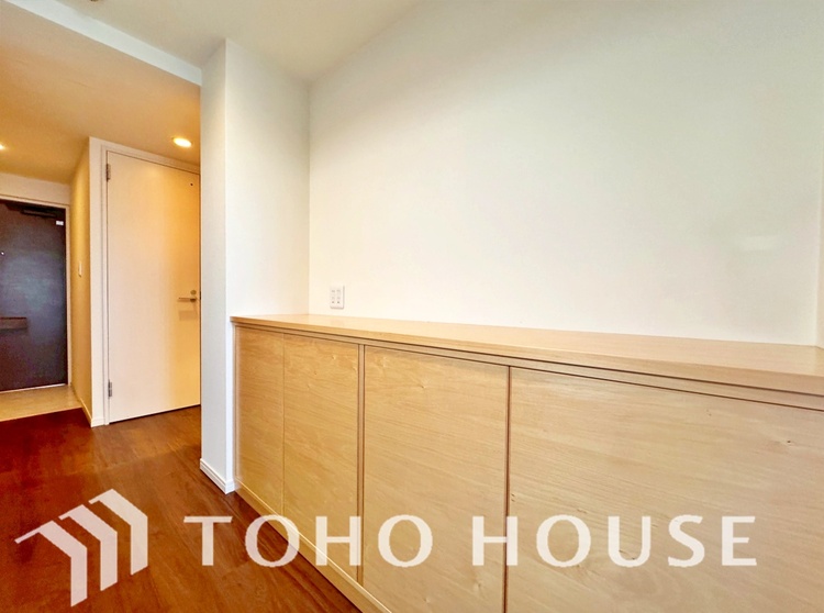 キッチン キッチンは家族の絆を育む大切な空間。シンプルで使い易いシステムキッチンで愉しく作る料理は愛情のある美味しいご馳走に。家族で使えるダイニングキッチンです。