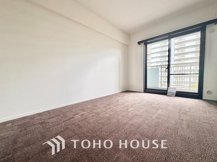 内装 【Private room】感性を育むプライベートルームはシンプルでスマートな空間。好みの空間で読書をしたり、音楽を聞いたりと一人の時間も充実したものにできます。