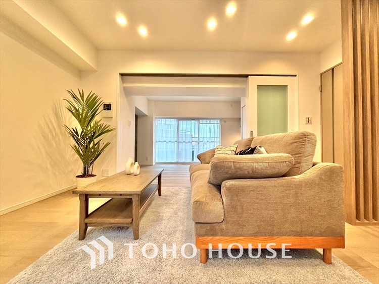 内装 「想像していた以上に広い」が写真を撮っているときの感想です。家事動線に配慮したプランによりご家族がくつろげる明るく広い空間が確保できました。