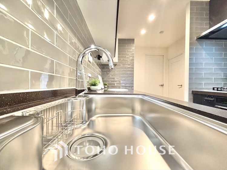 キッチン ◆浄水器◆浄水器によって水道水に含まれる不純物が除去されれば、より安全できれいな水を使用できます。