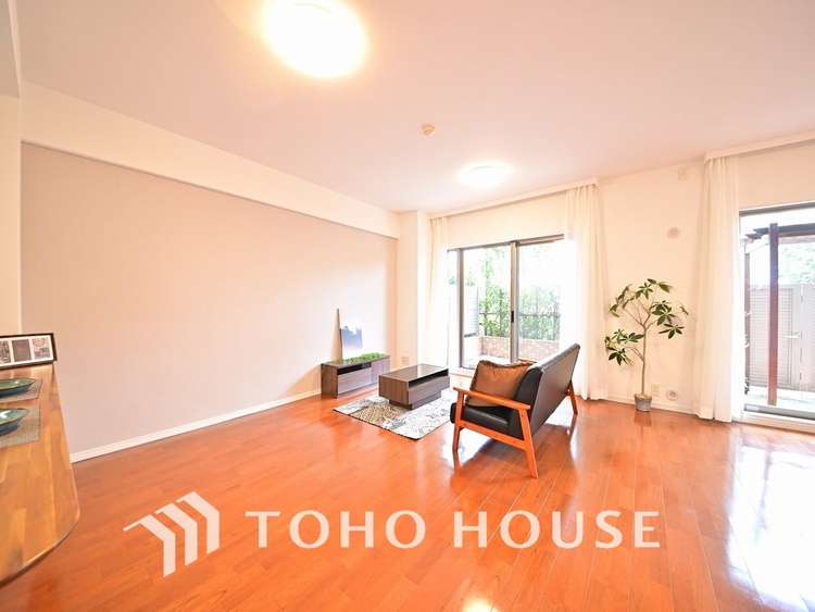 内装 広がりのある住空間、家族が集まるリビング・ダイニング