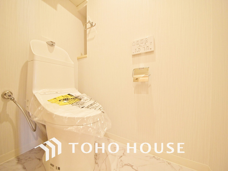 トイレ 清潔な洗浄機能付温水シャワートイレ