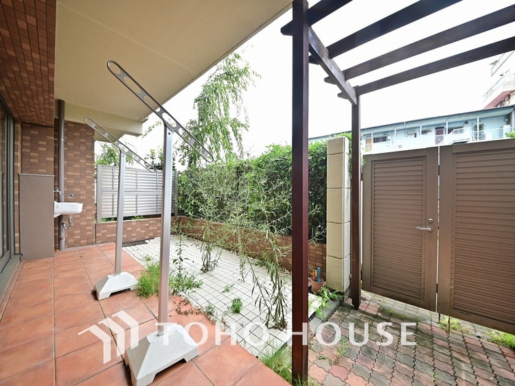 バルコニー 陽当たり良好なバルコニー