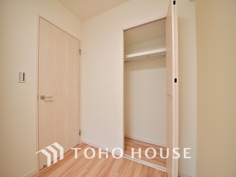 玄関 飾り過ぎないシンプルな内装の玄関