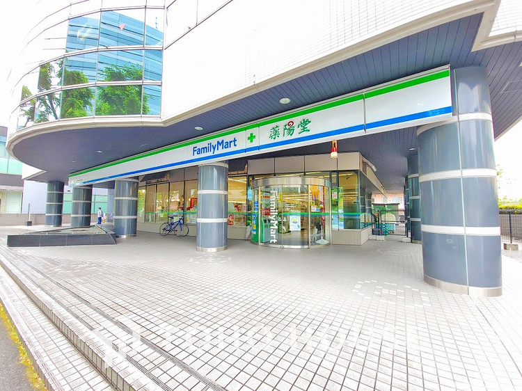 周辺 ファミリーマート サンズ東戸塚駅西口店　距離700ｍ