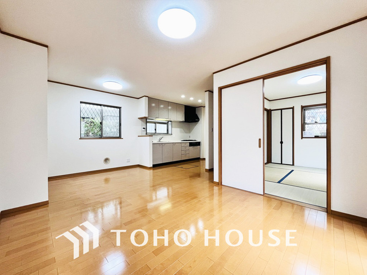 内装 広がりのある住空間、家族が集まるリビング・ダイニング