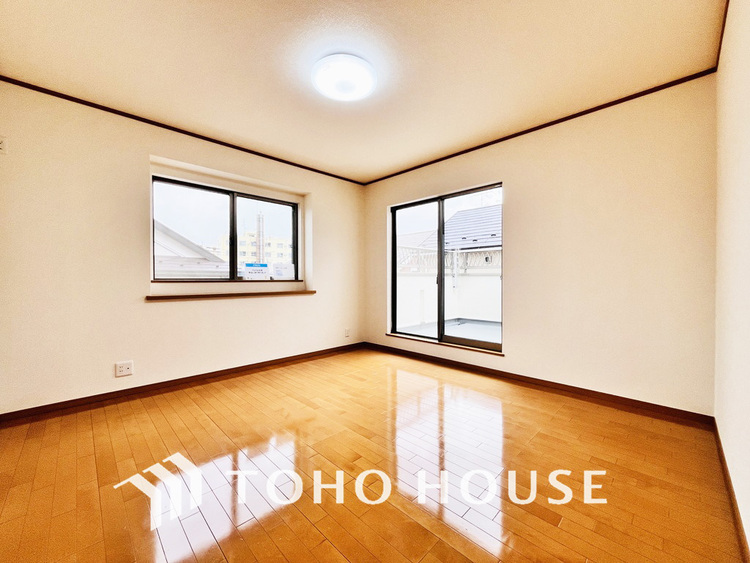 内装 採光もある洋室は、くつろぎのひと時を過ごすのにぴったり