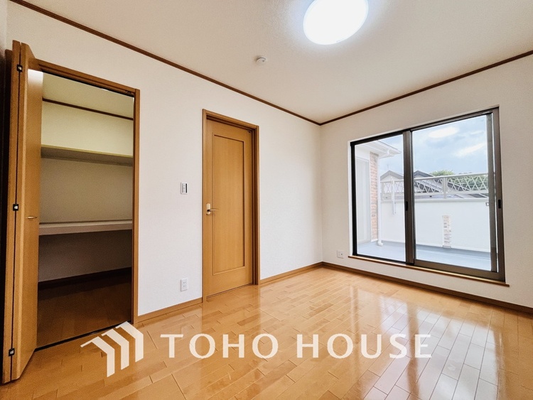 内装 シンプルですっきりとした室内は飽きのこない居心地の良い雰囲気です