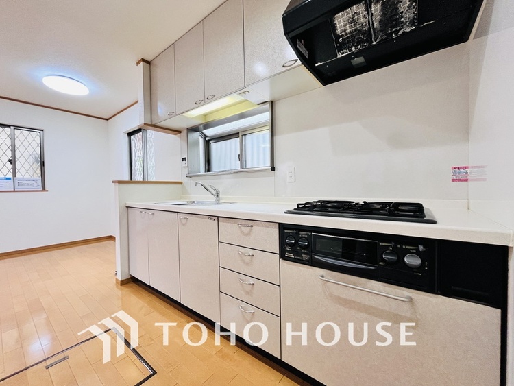 キッチン シンプルな部屋の雰囲気に溶け合うナチュラルキッチン