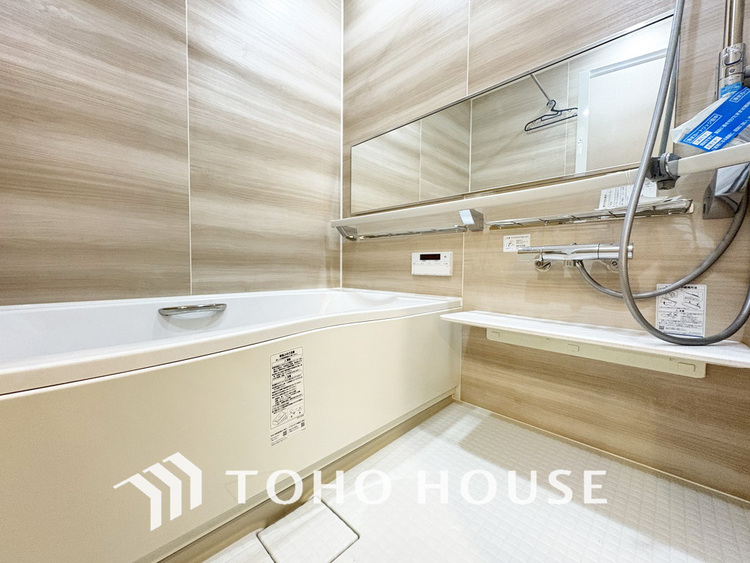 風呂 一日の疲れを癒すバスルームは、心地よいリラックスを叶える清潔感溢れる空間