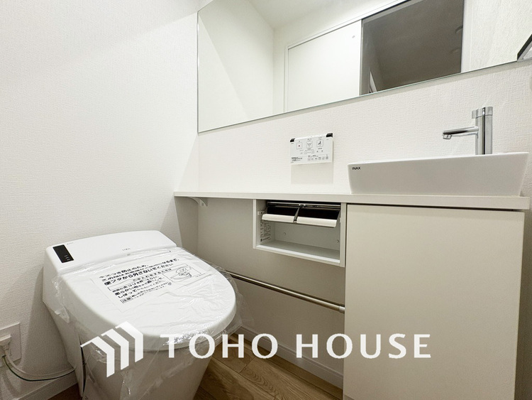 トイレ 清潔な洗浄機能付温水シャワートイレ