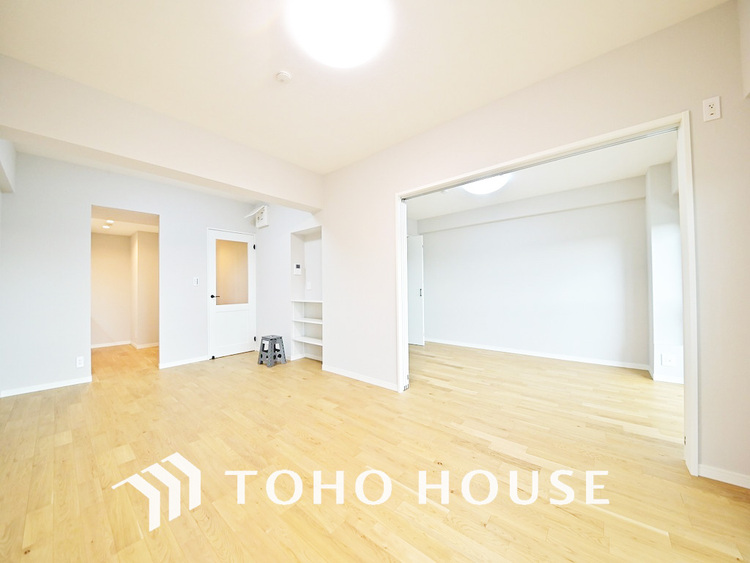 内装 上質な時間を育む暮らしのメインステージ。寛ぎとコミュニケーションを育む居心地のよい場所