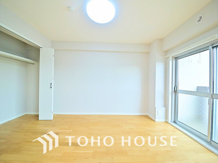 内装 採光もある洋室は、くつろぎのひと時を過ごすのにぴったり