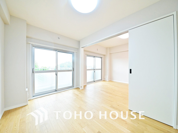 内装 シンプルですっきりとした室内は飽きのこない居心地の良い雰囲気