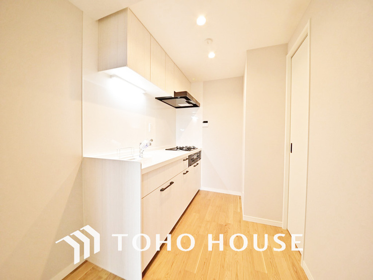 キッチン シンプルな部屋の雰囲気に溶け合うナチュラルキッチン