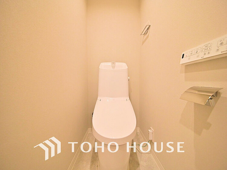 トイレ トイレには快適な温水洗浄便座付