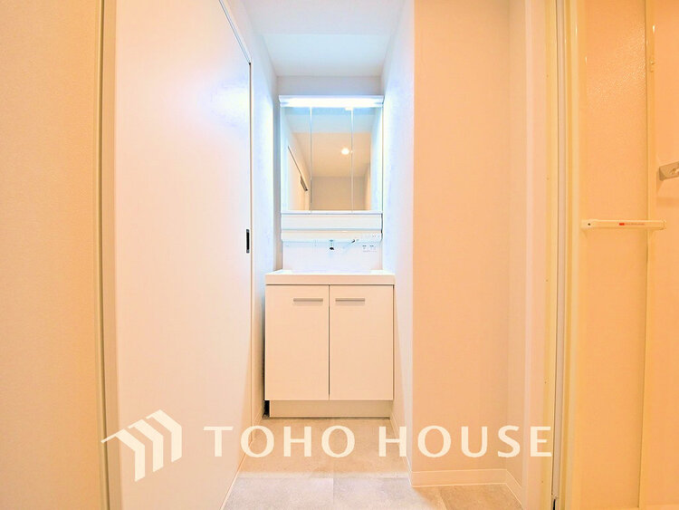 洗面 大きな洗面鏡付き!朝の身支度も楽しくなりますね