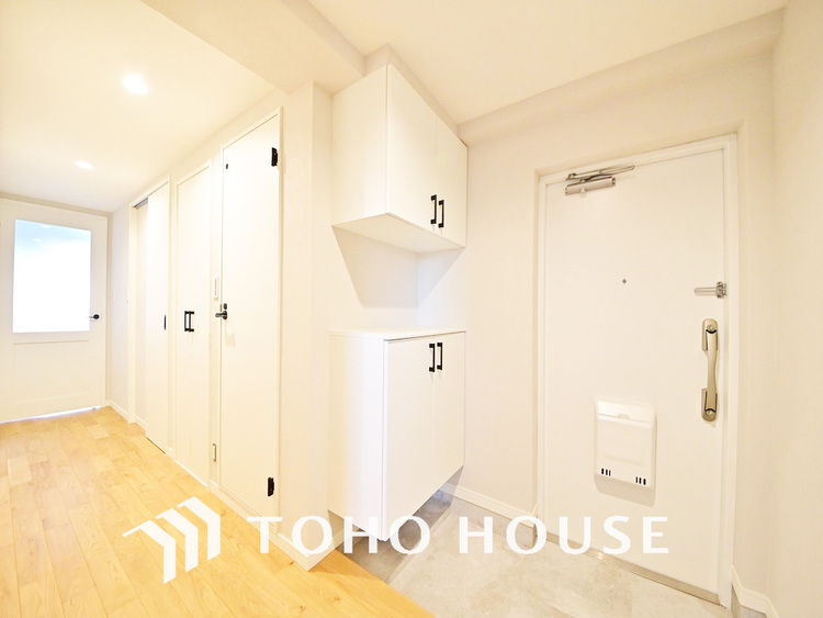 玄関 落ち着いた雰囲気の玄関、家族の帰りを暖かく迎えてくれます