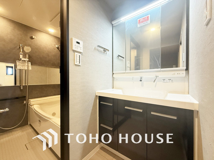 洗面 清潔感のある洗面室で朝の身支度を