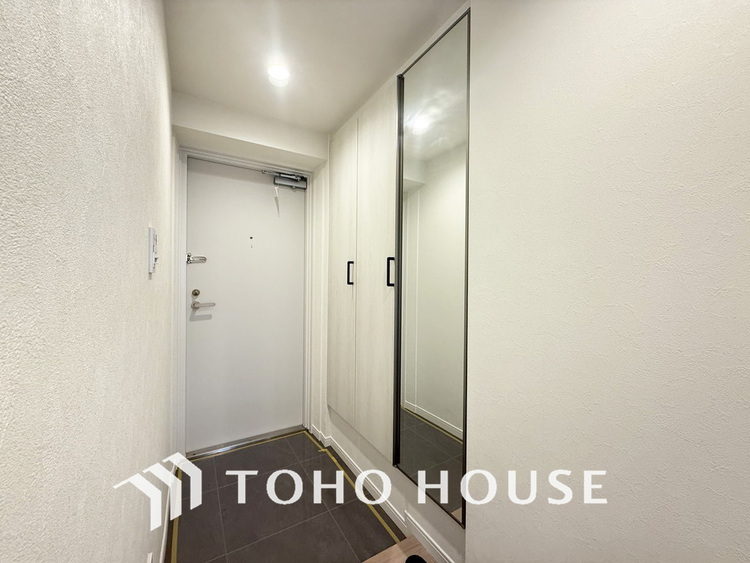 玄関 落ち着いた雰囲気の玄関、家族の帰りを暖かく迎えてくれます