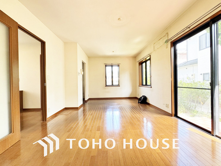 内装 家族みんなが爽やかに過ごせるように、光をたっぷり取り込んだLDK